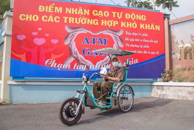 TP.HCM thêm “ATM gạo” tự động giúp người dân khó khăn mùa dịch Covid-19