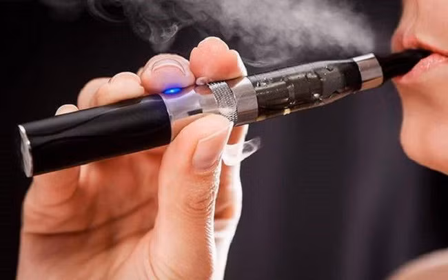 Sử dụng thuốc lá điện tử có nguy cơ gây bệnh ung thư, tim mạch ảnh 1