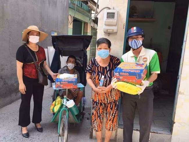 TP.HCM: Hỗ trợ người bán vé số, giáo viên mầm non... từ Quỹ chống dịch Covid-19 ảnh 1