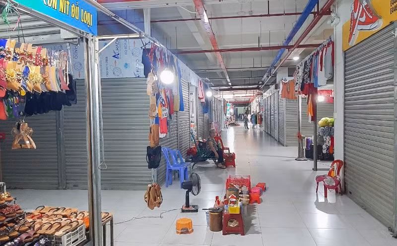 Tiểu thương “kêu trời” vì chợ Đầm mới ế ẩm
