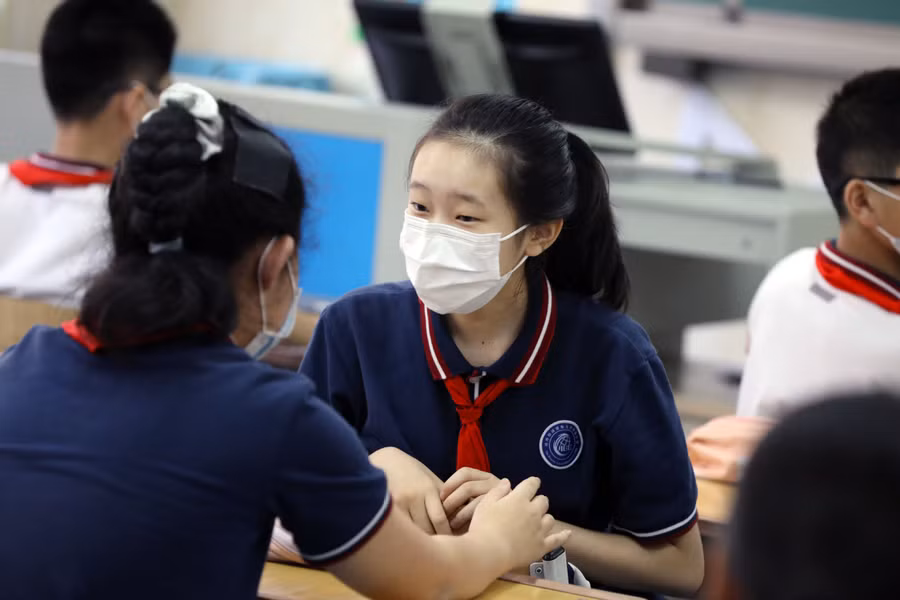 Trung Quốc: Khoảng 400.000 HS Bắc Kinh quay lại trường học ảnh 4