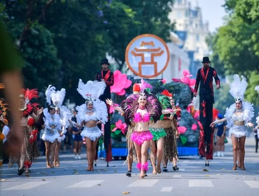 Hà Nội tạm dừng hoạt động đông người tại không gian đi bộ hồ Hoàn Kiếm