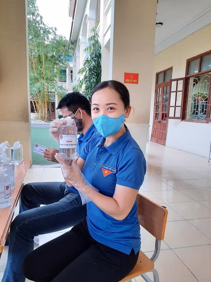 Xúc động lá đơn tình nguyện tham gia chống dịch của cô giáo trẻ ảnh 2