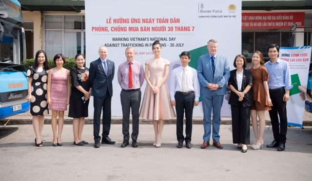 Hoa hậu Lương Thuỳ Linh tuyên truyền phòng chống mua bán người ảnh 2