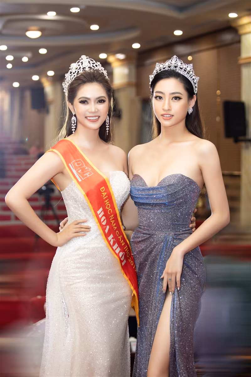 Hoa hậu Lương Thuỳ Linh đội vương miện 3 tỷ đi chấm thi ảnh 3