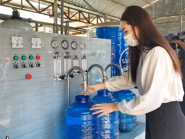 Á hậu Tường San tặng hệ thống lọc nước 350 triệu đồng ứng cứu hạn mặn miền Tây