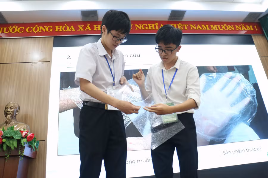 Học sinh Đà Nẵng hào hứng thi "Sáng tạo công nghệ vì môi trường" ảnh 1