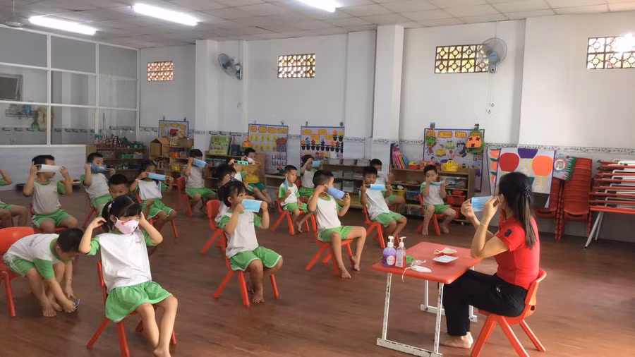 Nhiều trường mầm non tư thục hỗ trợ phụ huynh khi đón trẻ học trở lại ảnh 2