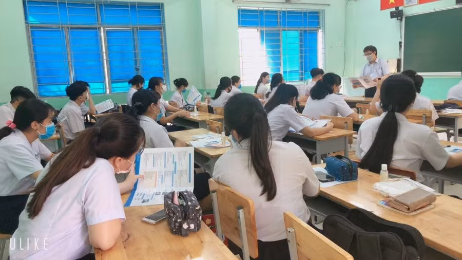 Sinh viên hàng loạt trường đại học phía Nam phấn chấn trở lại giảng đường ảnh 11