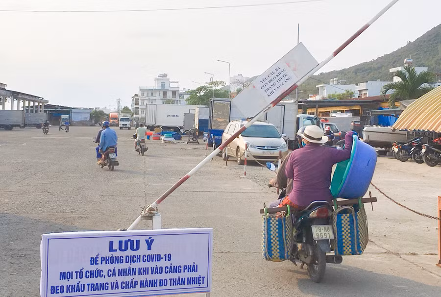 Khánh Hòa: Hơn 1.000 khẩu trang vải miễn phí đến tay các ngư dân ảnh 1