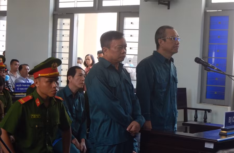 Hoãn phiên xét xử các lãnh đạo TP Phan Thiết sai phạm đất đai ảnh 1
