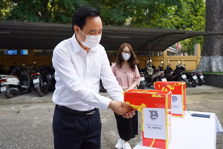 Bộ trưởng Phùng Xuân Nhạ: Nhà trường cần quan tâm hỗ trợ tâm lý cho học sinh, giáo viên ảnh 1