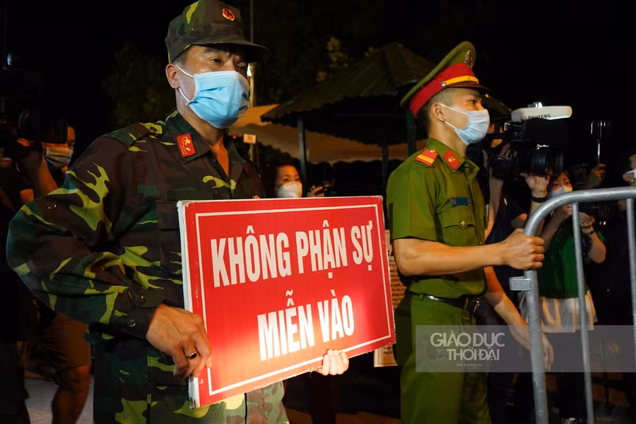 Người dân vui mừng khi dỡ bỏ cách ly thôn Hạ Lôi ảnh 4