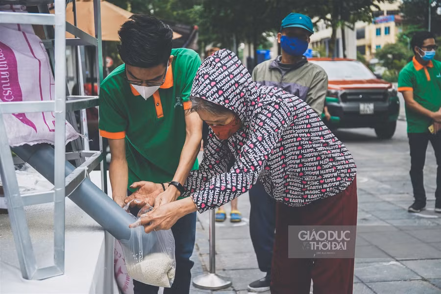" Cây ATM gạo" thứ 2 tại Hà Nội giúp đỡ những người dân có hoàn cảnh khó khăn ảnh 9