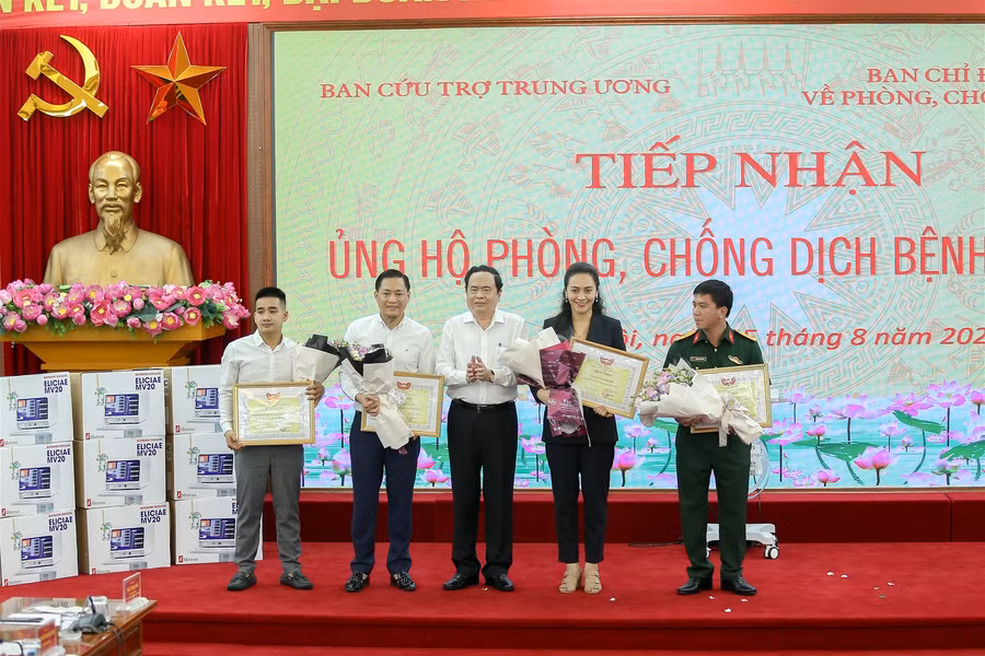 Trao 500 máy thở MV20 cho Bộ Y tế để chống dịch Covid-19 ảnh 5