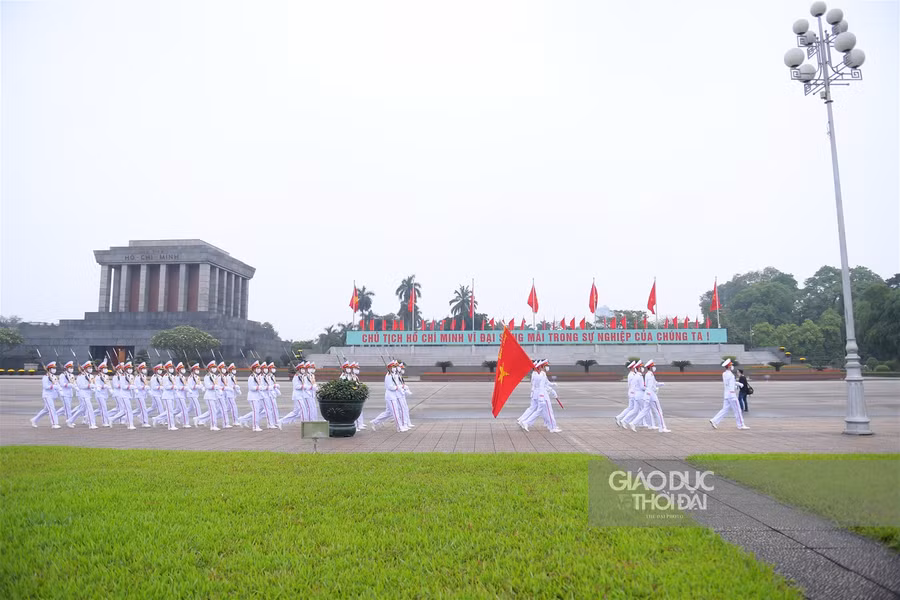 Trang nghiêm lễ thượng cờ trên quảng trường Ba Đình trong buổi sáng 30/4 ảnh 11
