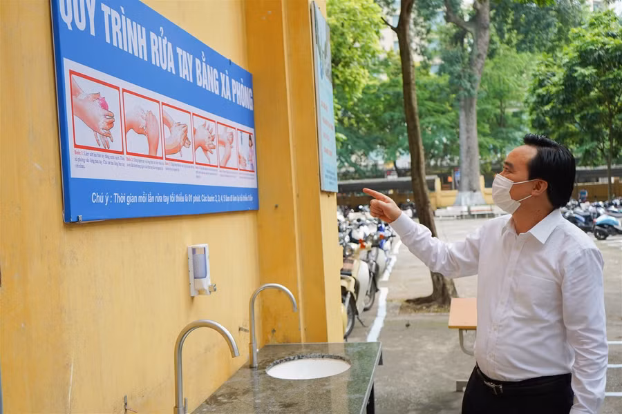 Bộ trưởng Phùng Xuân Nhạ: Nhà trường cần quan tâm hỗ trợ tâm lý cho học sinh, giáo viên ảnh 2