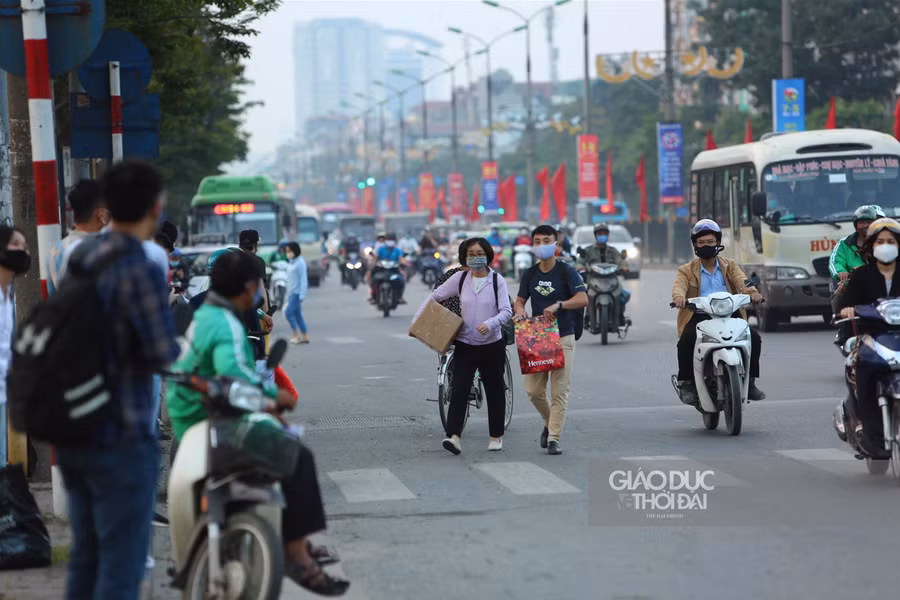 Cửa ngõ thủ đô ùn ứ trước kỳ nghỉ lễ 30/4 ảnh 1