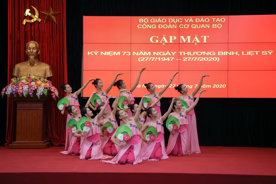 Bộ Giáo dục và Đào tạo tri ân nhân kỷ niệm Ngày Thương binh Liệt sĩ ảnh 1