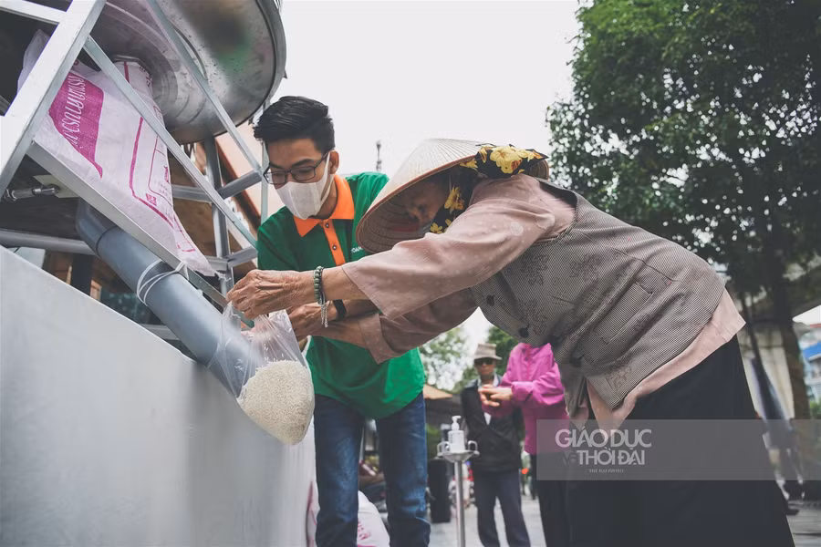 " Cây ATM gạo" thứ 2 tại Hà Nội giúp đỡ những người dân có hoàn cảnh khó khăn ảnh 5