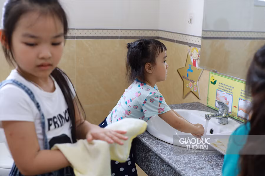 Bữa ăn bán trú tươi, sạch của trẻ mầm non Hà thành sau thời gian nghỉ dài vì dịch ảnh 15