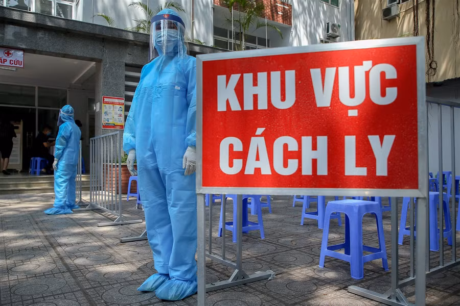 Hà Nội: Tiến hành test nhanh Covid-19 cho những người trở về từ Đà Nẵng ảnh 4