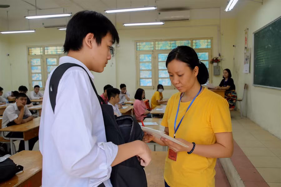 Chùm ảnh: Học sinh Hà Nội sẵn sàng cho kỳ thi vào lớp 10 ảnh 7