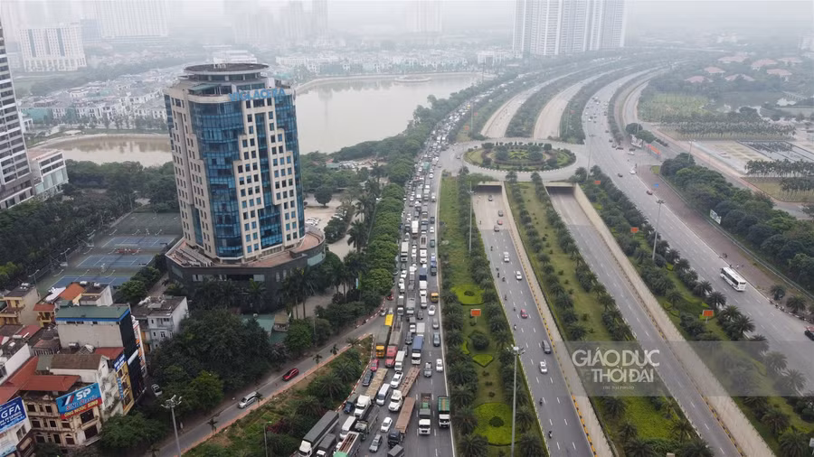 Vành đai 3 Hà Nội ùn tắc cả dưới đất và trên cao trong ngày 30/4 ảnh 5