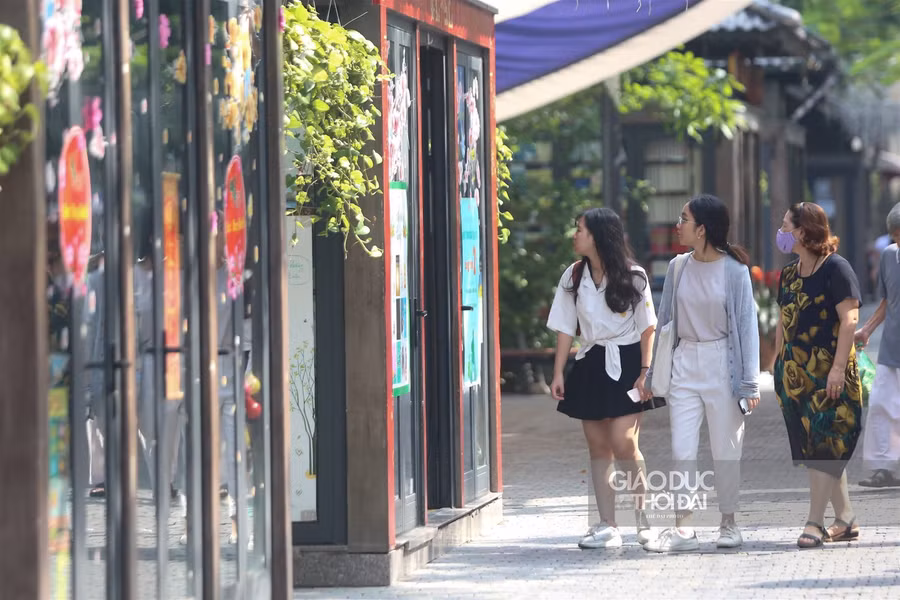 Hà Nội: Phố sách chính thức mở cửa trở lại sau gần 2 tháng tạm dừng hoạt động