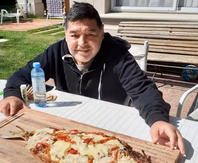 Maradona khoe cuộc sống lành mạnh trong thời gian tự cách ly ảnh 3