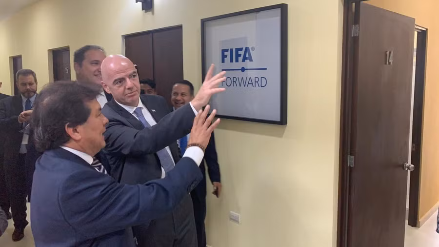 Chủ tịch FIFA: "Các giải đấu chưa trở lại nếu không an toàn 100%" ảnh 1