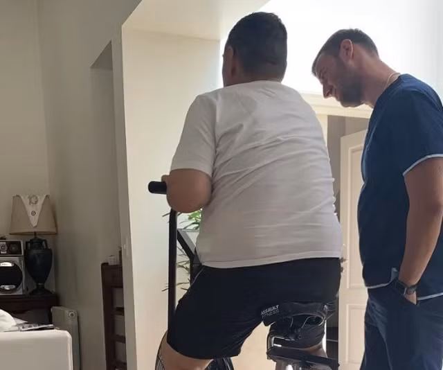 Maradona khoe cuộc sống lành mạnh trong thời gian tự cách ly ảnh 2