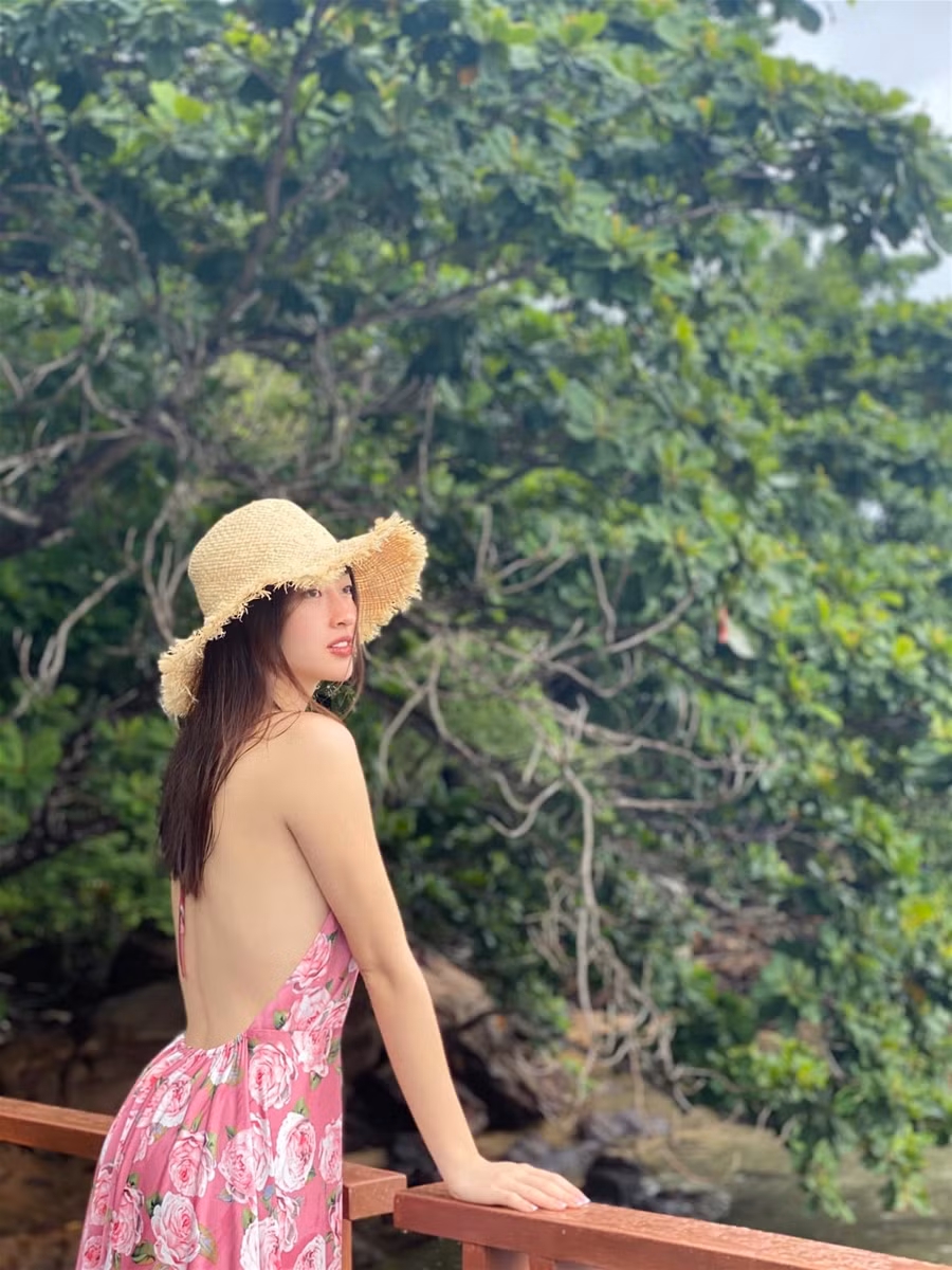 Hoa hậu Lương Thùy Linh khoe body chuẩn tại Phú Quốc ảnh 8