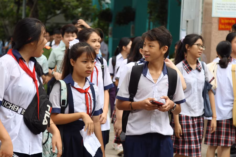 Đề Toán thi vào 10 TP.HCM phân hóa cao ảnh 2
