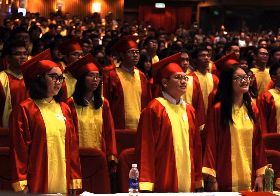 TP.HCM: Xúc động Lễ tri ân và trưởng thành của teen THPT Bùi Thị Xuân ảnh 2