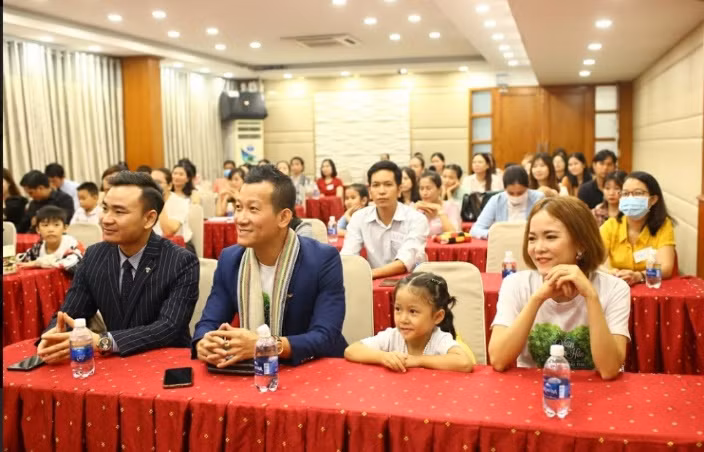 Lễ ký kết hợp tác chiến lược B-Smart và CBCC “Vì một triệu trẻ em Việt tài năng và hạnh phúc” ảnh 1