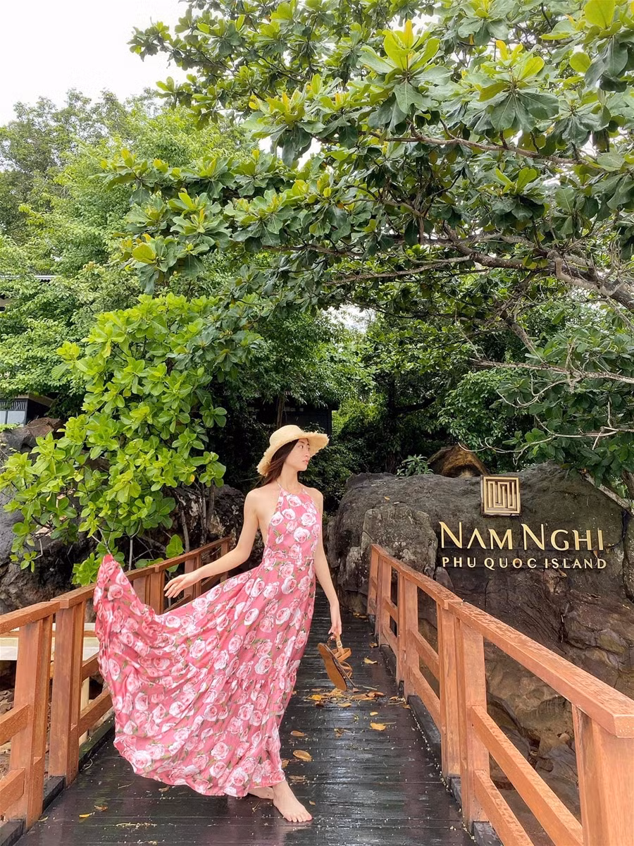 Hoa hậu Lương Thùy Linh khoe body chuẩn tại Phú Quốc ảnh 6