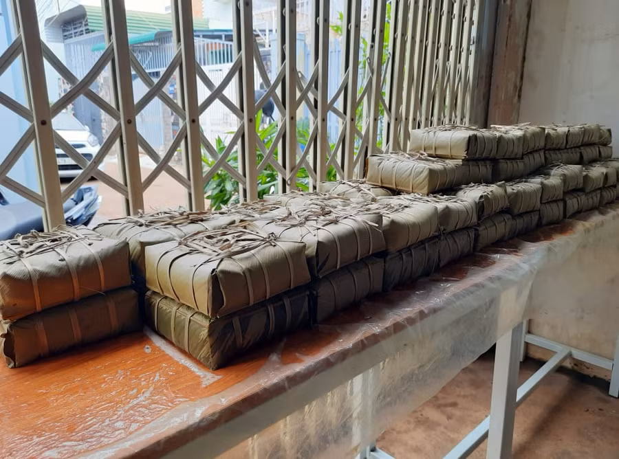 Thầy giáo gói bánh chưng hỗ trợ tuyến đầu chống dịch ảnh 1