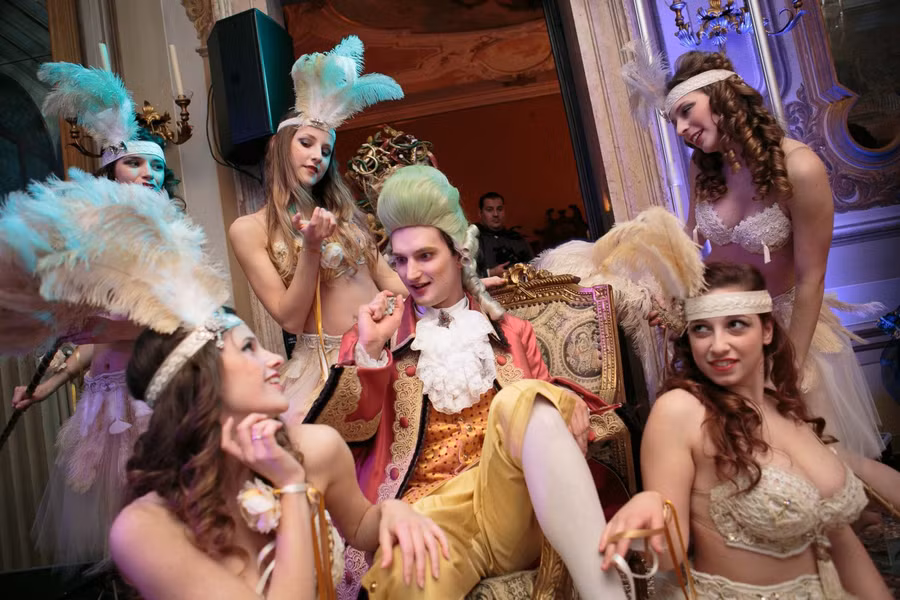 Đời thực của “tay sát gái” Casanova ảnh 1