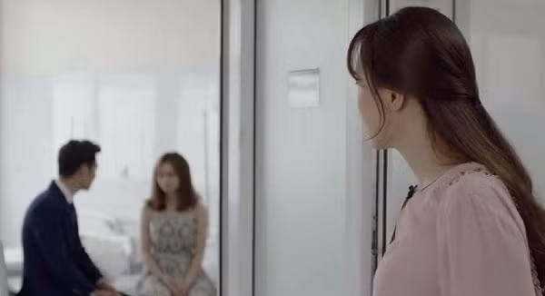Vội vã đến bệnh viện thăm con chồng bị tai nạn, nhưng vừa thấy cảnh tượng tôi cay đắng kí đơn ly hôn