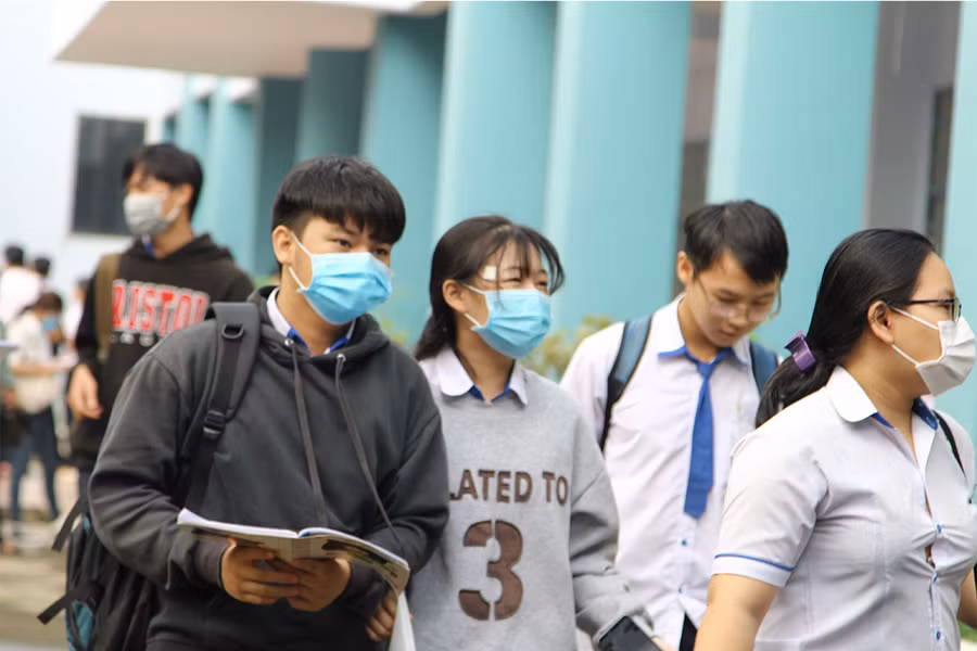 Chùm ảnh: Thí sinh Đồng Nai tự tin bước vào môn thi Ngữ văn ảnh 3