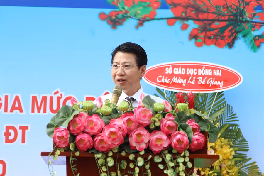 "Cậu bé nhặt rác" nhận bằng khen của Bộ GD&ĐT ảnh 1
