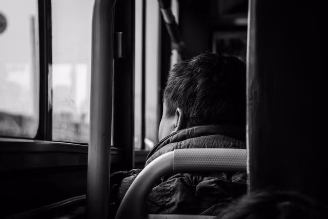 Nhặt được chiếc ví lạ, người đàn ông cầm về nhưng vài ngày sau phải đem trả vội ảnh 1