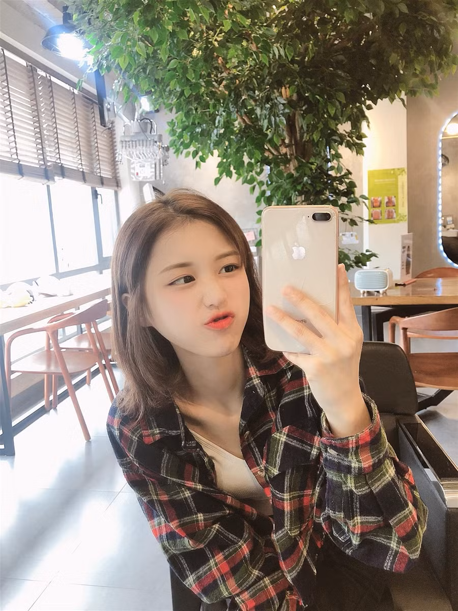 Han Sara than "ế" và tích cực... thả thính ảnh 1