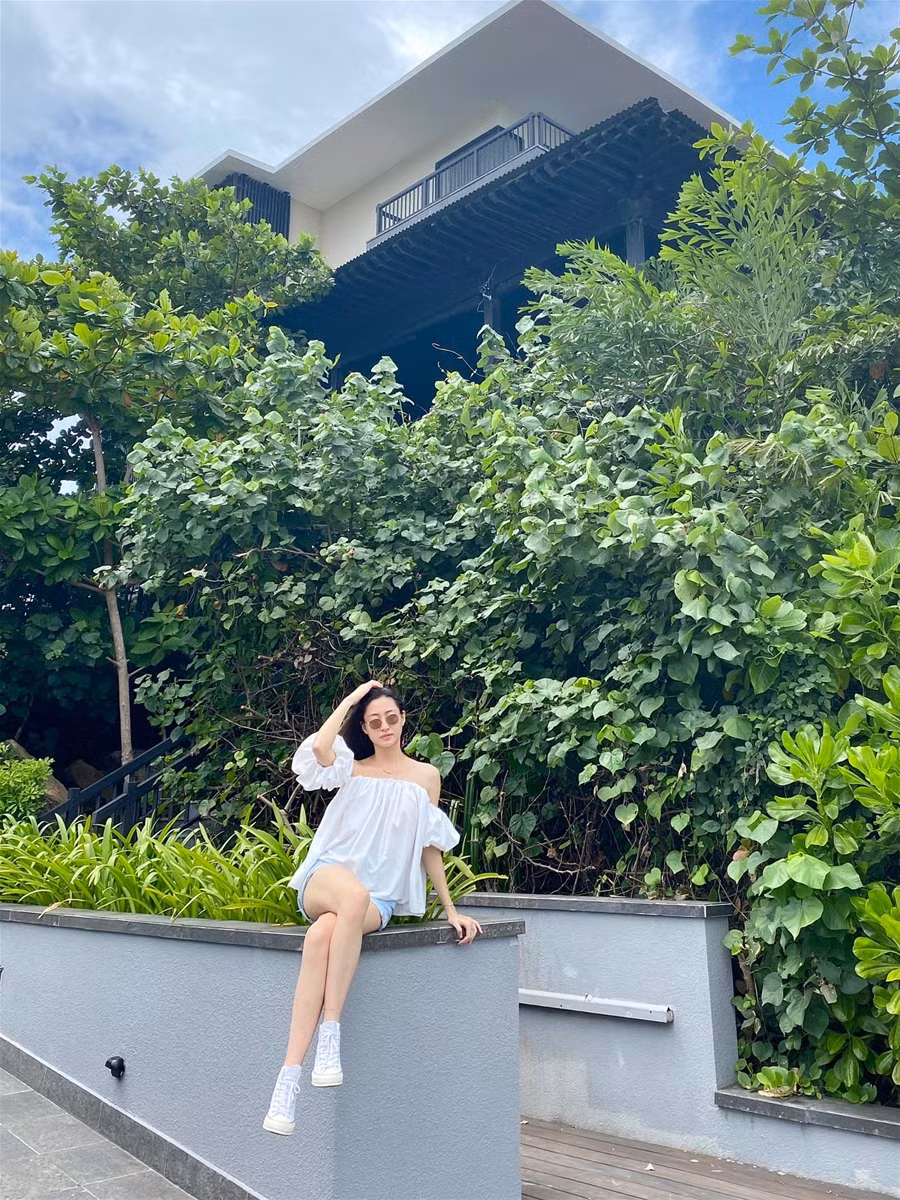 Hoa hậu Lương Thùy Linh khoe body chuẩn tại Phú Quốc ảnh 5