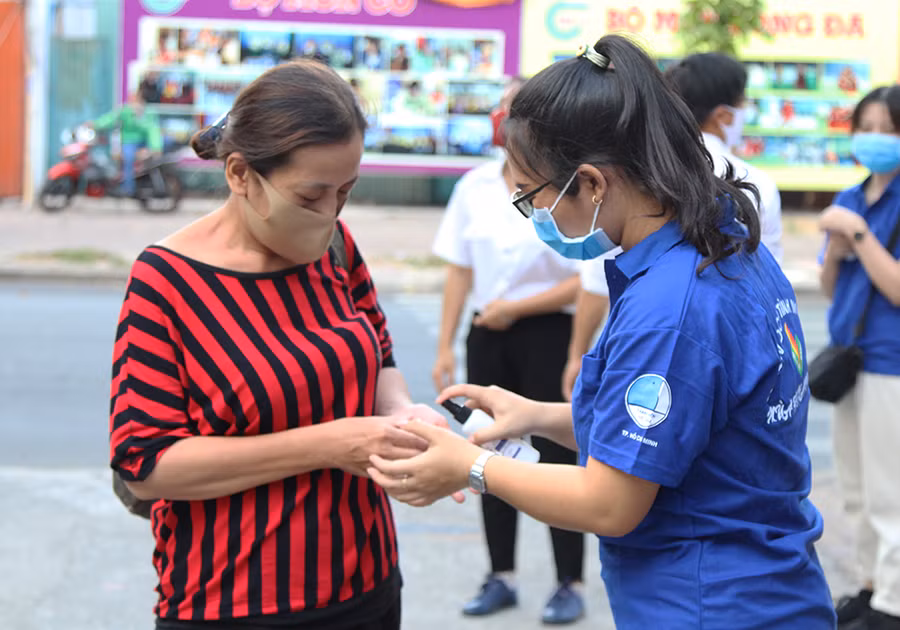 TP.HCM: Triển khai ATM thông minh, cung cấp nhu yếu phẩm cho người lao động có hoàn cảnh khó khăn ảnh 1
