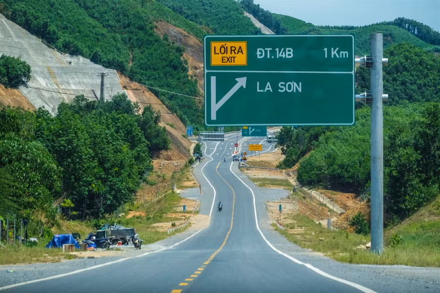 Gấp rút hoàn thành công trình dự án đường La Sơn - Túy Loan 11,5 nghìn tỷ đồng ảnh 14