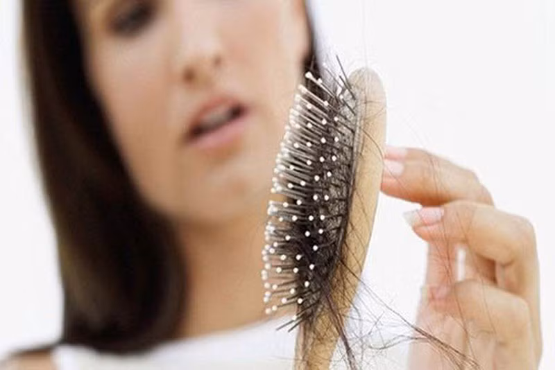 Vợ vừa sinh con còn nằm trong phòng hậu phẫu, chồng nhận được cuộc điện thoại 'xây xẩm mặt mày'