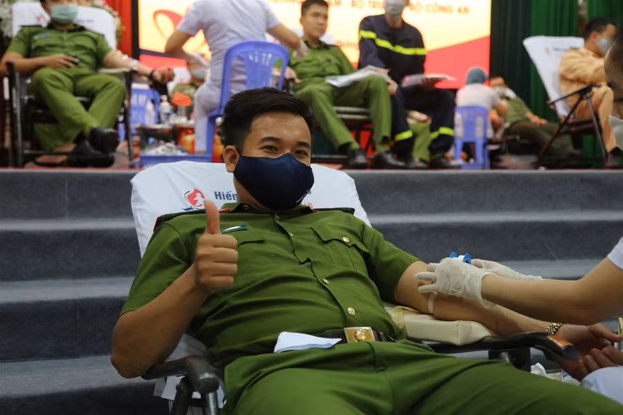 Hàng ngàn cán bộ, chiến sĩ công an Đà Nẵng tham gia hiến máu tình nguyện ảnh 5