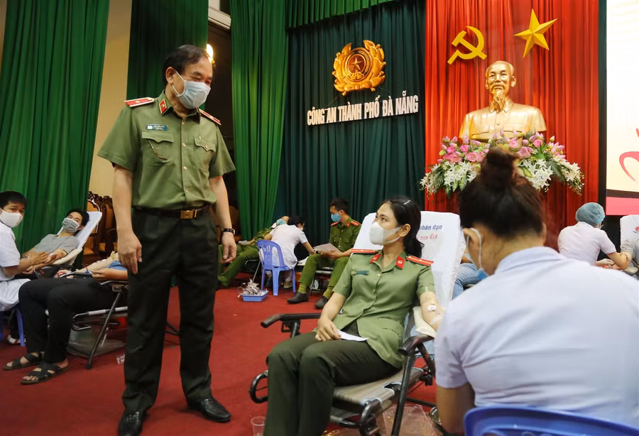 Hàng ngàn cán bộ, chiến sĩ công an Đà Nẵng tham gia hiến máu tình nguyện ảnh 7